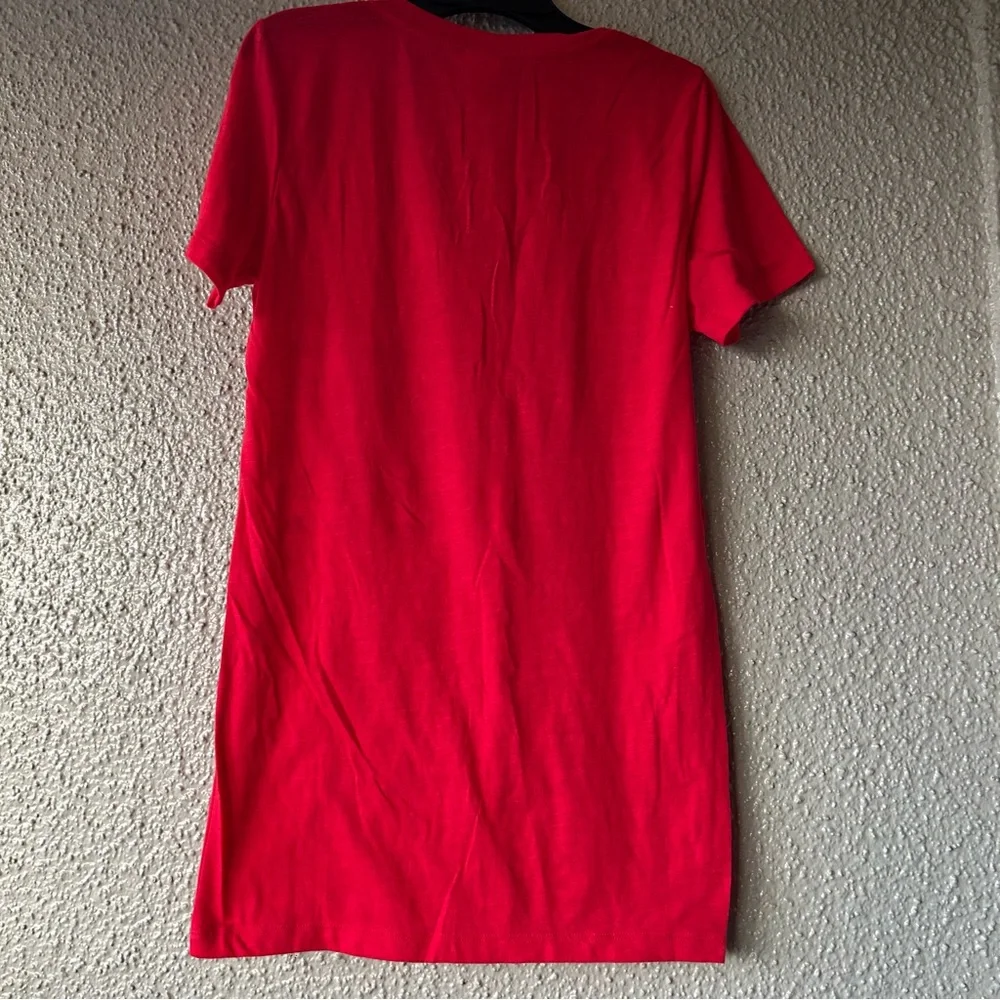 Victoria’s Secret pink V neck T-shirt red with silver writing medium NWT - Picture 2 of 5